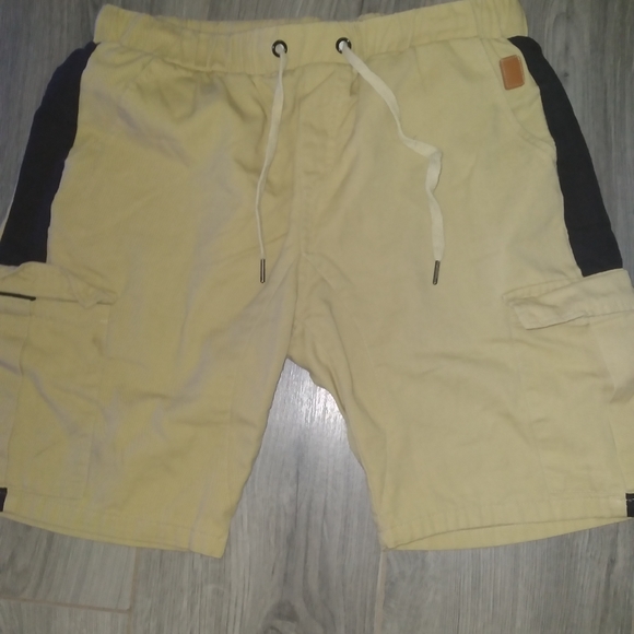 🩳♧Large Tan Khacki Cargo Draw String Shorts♧🩳 - Picture 3 of 5